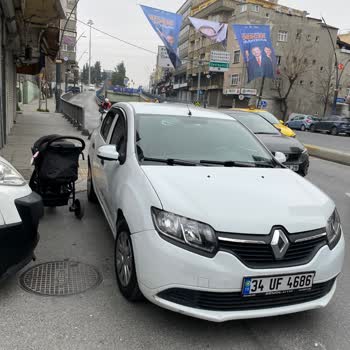 Bağcılar Belediyesi Kaldırım İniş Çıkışlarını İşgal Eden Düşüncesiz İnsanların Araçları!