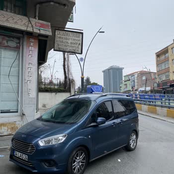 Bağcılar Belediyesi Kaldırım İniş Çıkışlarını İşgal Eden Düşüncesiz İnsanların Araçları!