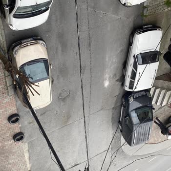 Sultangazi Belediyesi Sultangazi'de Bozuk Yol Sorunu Ve Tamir Talebi