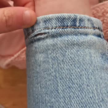 Mavi 3hafta Önce Aldığımız Pantolon Bilekten Giyerken Yırtılmış