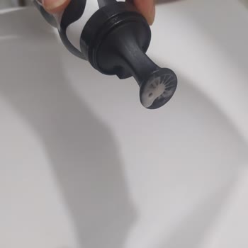 Morfose Saç Köpüğü Sıvı Akıtıyor.