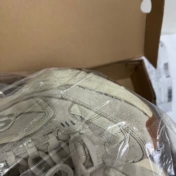 Skechers Ayakkabı 4 Ayda Tabanlarından Açıldı