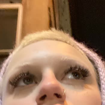 Salon Rose Kuaför Protez Tırnak Korkunç Kirpikler Ve Telefonda Tehdit Edilmem