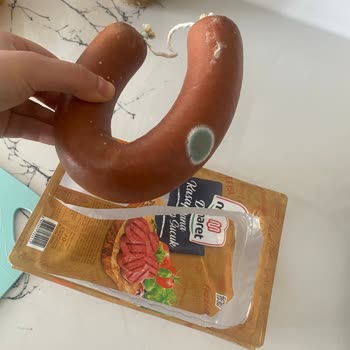 Namet Sucuk Küflenmiş Ve Kokuyor!