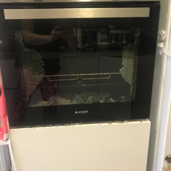 Arçelik 9620 Mı Fırın Camı Bomba Gibi Patlayarak Kızımı Yaraladı