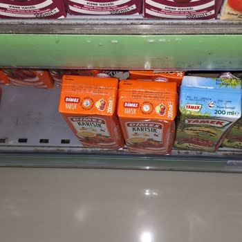 Pendik Altkaynarca Hakmar Mağazasında Çıkan Onlarca Sktli Ürün