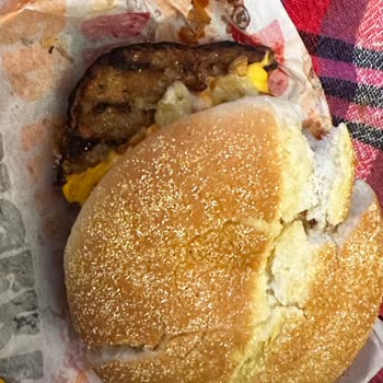 Burger King Çalışanlarına Verseniz Yenmeyecek Eti Müşterilere Gönderme!