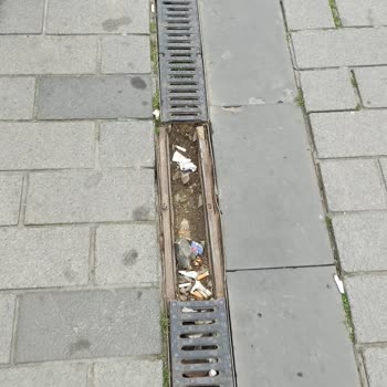 Çekmeköy Belediyesi Çekmeköy Taşdelen Trafiğe Kapalı Caddedeki Bakımsızlık