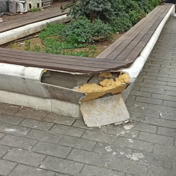 Çekmeköy Belediyesi Çekmeköy Taşdelen Trafiğe Kapalı Caddedeki Bakımsızlık