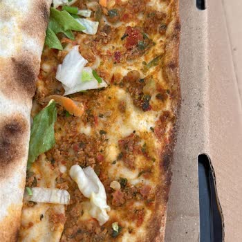 Azizan Restoran Lahmacunda Kıl Çıktı.