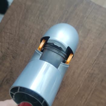 Dyson V15 Detect Absolute Mobilya Altı Aparatı Kırılması