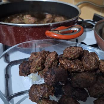 Sultan Et ve Gıda Kedi Eti Galiba Plastik Var Et Değil Asla Alınmaz Taş Gibi Ve Kokuyor