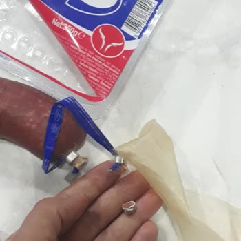 Cumhuriyet Sucukları Sucukta Yabancı Madde Bulundu