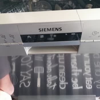 Siemens Ev Aletleri IQ300 Bulaşık Makinesi Ön Panel Çatlağı Şaşkınlığı