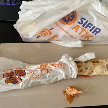İsos Döner Tavuk Dönerden Büyük Bir Deri Ve Ekteki Görseldekiler Çıktı