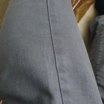 Mavi Markalı Pantolonda Çizgi