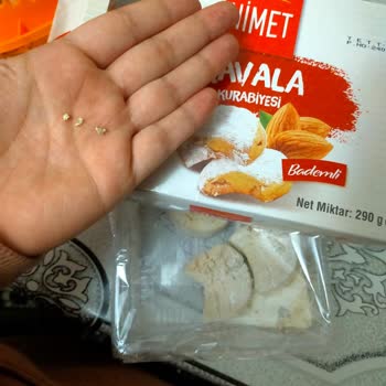 Nimet Gıda Kurabiye Paketinden Beklenmedik Sert Cisim Çıktı