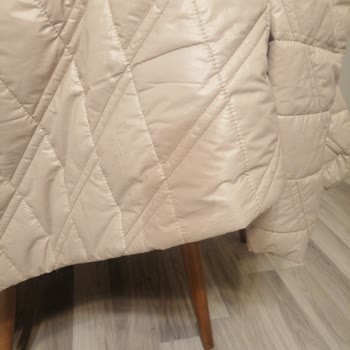 Nihan Mağazacılık Mağazadan Satın Alınan Montlarda Yağ Lekesi Şikayeti