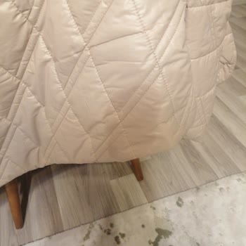 Nihan Mağazacılık Mağazadan Satın Alınan Montlarda Yağ Lekesi Şikayeti