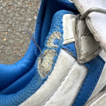 Hummel Kalitesiz Ve Ürünün Arkasında Duran Bir Firma Değil.