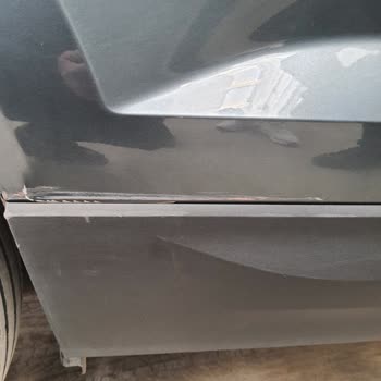 Skoda Döşman Otomotiv Serviste Aracıma Zarar Verdi