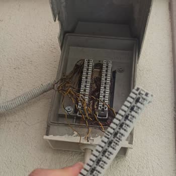 Türk Telekom Apartmanımızın İletişim Kablolarına Verilen Zarar!