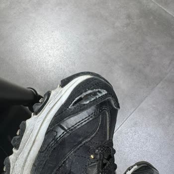 Skechers Ayakkabı Yan Taraf Açılma Yapıyor