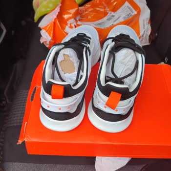 Nike FLO Mağazasının Yanlış Sipariş Göndermesi
