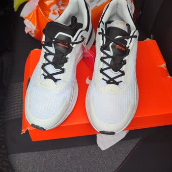 Nike FLO Mağazasının Yanlış Sipariş Göndermesi