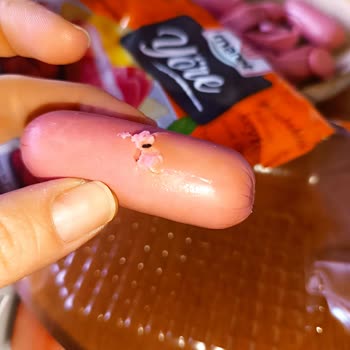 Maret Sosisin İçinde Siyah Bir Şey Vardı