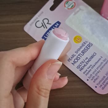 Golden Rose Lipbalm İçinden Kıl Çıktı.