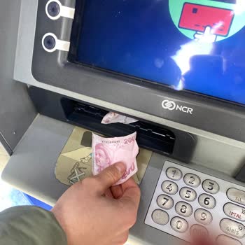 İş Bankası ATM Paramı Yırttı