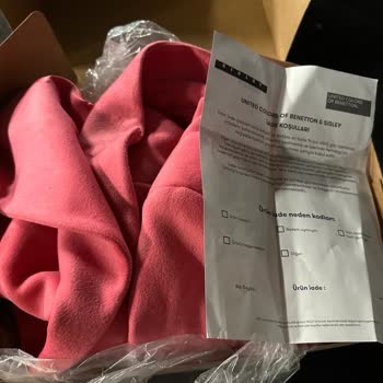 Benetton Online Alışverişte Beden Karmaşası Ve Mağaza İletişim Sorunu