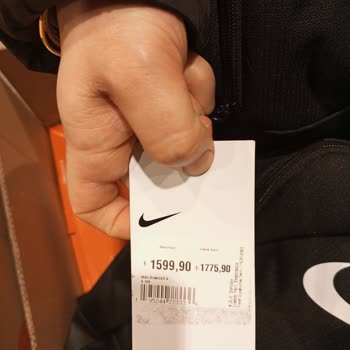 Nike Sırt Çantası Etiket Fiyat Farkı