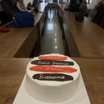 Divan Pastanesi (Kayseri) 1000 TL'ye Vasat Pasta Satışı Yapıyor