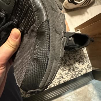 Skechers Ayakkabılar Yan Kısımlardan Yırtılıyor