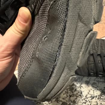Skechers Ayakkabılar Yan Kısımlardan Yırtılıyor