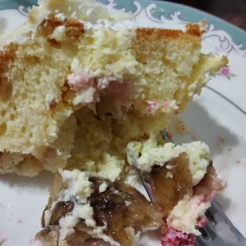 Şengöz Baklava & Pasta Bozuk Pasta Satılıyor