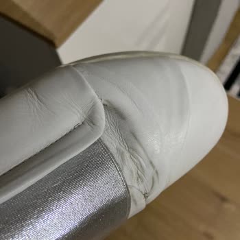 Elle Ayakkabının Tabanı Sararması
