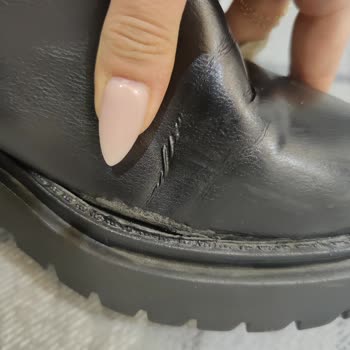 Stradivarius Tabanı Ayakkabıdan Ayrılıyor