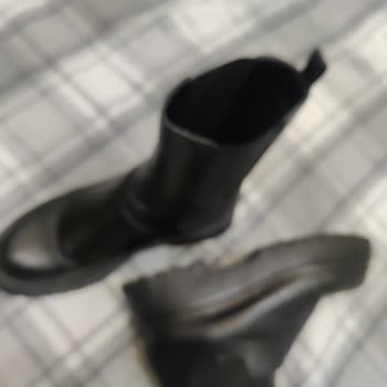 Stradivarius Tabanı Ayakkabıdan Ayrılıyor