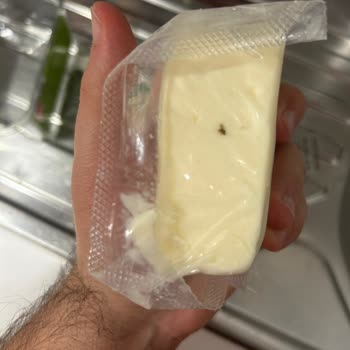 Carrefour SA Vakumlu Peynir İçerisinde Sinek Çıktı!