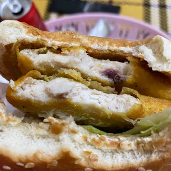 Burger King Hamburger Köftesi Kurt Çıktı.