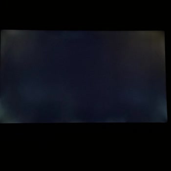 A101 Onvo 65'' TV Ekranda Aşırı Işık Sızması