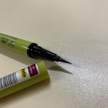 Gratis Bordo Eyelinerin Gri Olması