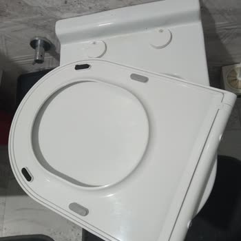 Bien Seramik Klozet Takımının Sabitleyici Aparatları Kırıldı.