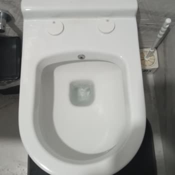 Bien Seramik Klozet Takımının Sabitleyici Aparatları Kırıldı.