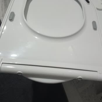 Bien Seramik Klozet Takımının Sabitleyici Aparatları Kırıldı.