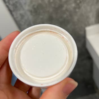 Cream Co. Nemlendiricinin Jiletinin Topaklanması