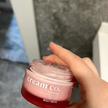 Cream Co. Nemlendiricinin Jiletinin Topaklanması